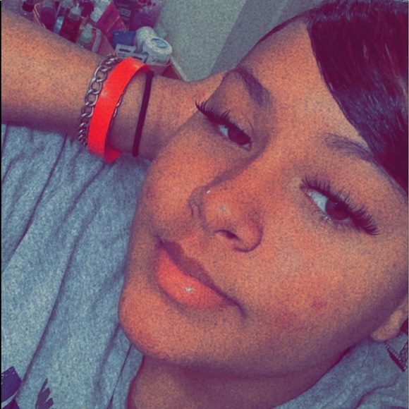 Meet your Posher, Quoya - Picture 1 of 1